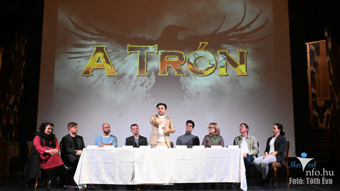 A trón musical Szente Vajk rendezésében érkezik - Hallgass bele a musicalbe!