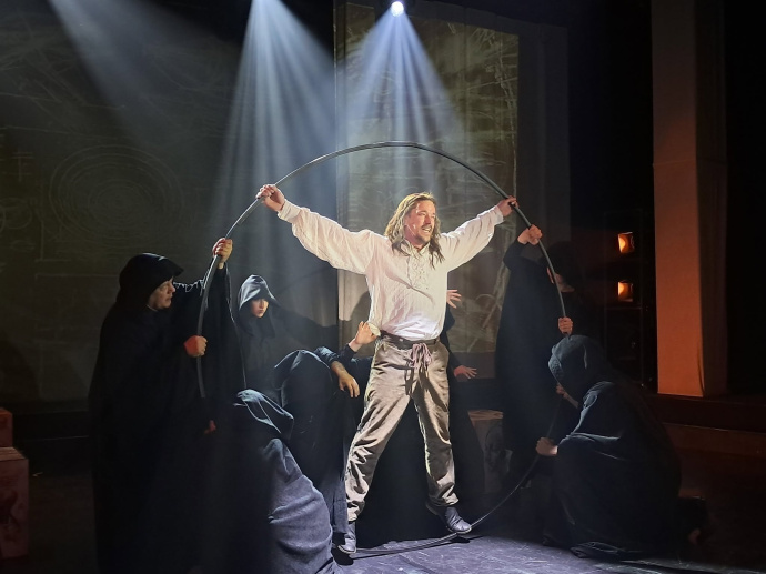 Hallgass bele a Leonardo musicalbe!