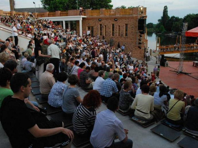 INGYEN lesz látható az új magyar musical a Vízi Színház színpadán!