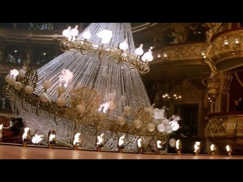 VIDEÓ - Így zuhant a színpadra a csillár Az Operaház Fantomja Broadway előadásán!
